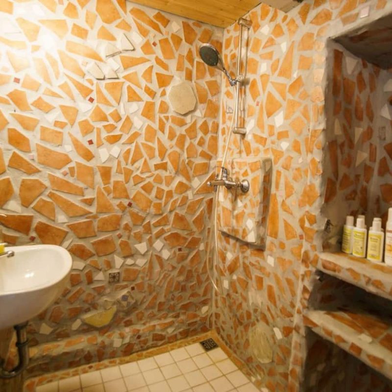 Saunabereich mit Dusche.