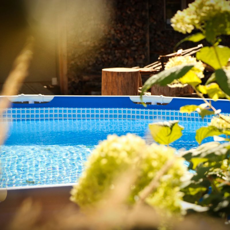 Für genügend Abkühlung an warmen Sommertagen sorgt Wasserspaß im kleinen Pool. Besonders für Kinder ist er das absolute Highlight.