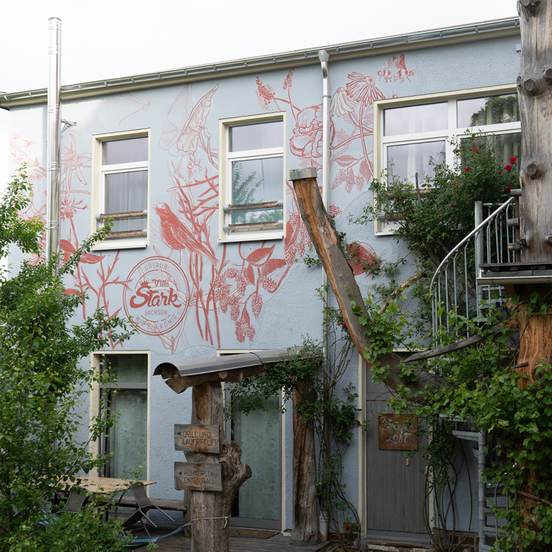 fassade-bemalung-gartenloft-neu