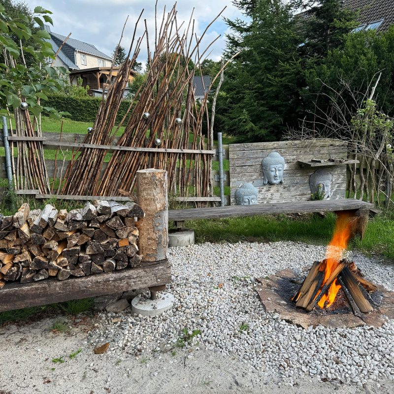 feuerstelle-buddah-bank-holz-1-1