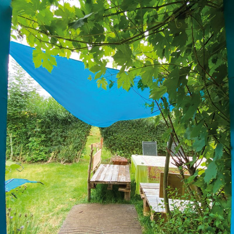 Verbringe entspannte Stunden im Garten.
