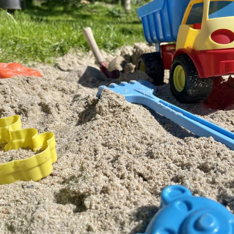 kinderspielplatz-sandecke-sandkasten-garten