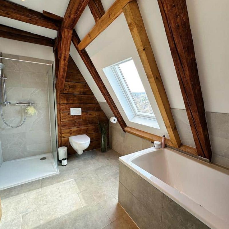 modernes-bad-dusche-badewanne-ferien-erzgebirge